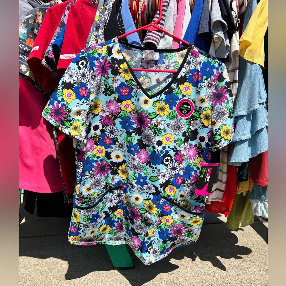 Womens Scrub Top - Floral Pattern